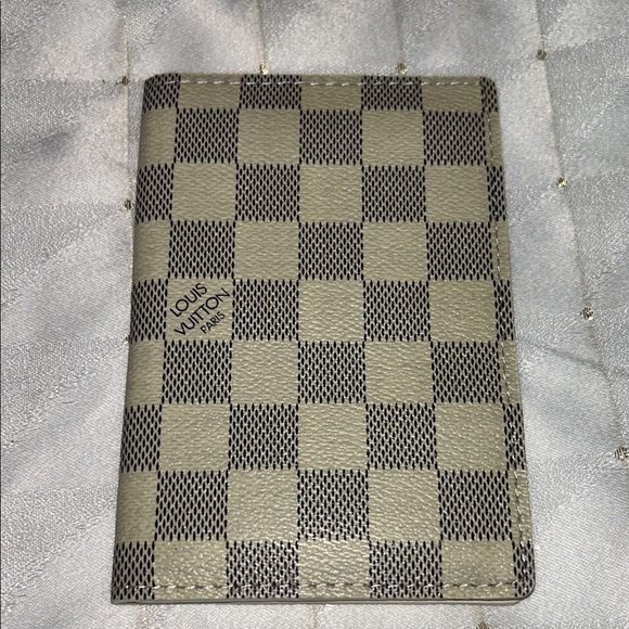 🌼PASSPORT HOLDER 🌼 - Picture 1 of 2